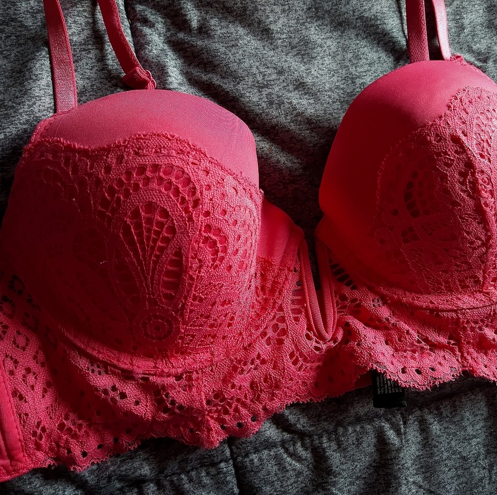 XOXO brand bright pink bra size 36B